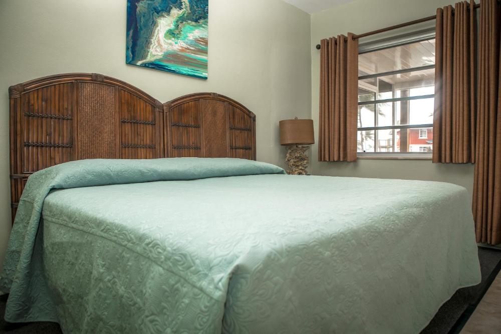 Large Studio Apartment - King Bed interior